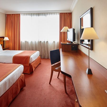 Doubletree By Hilton Paris Bougival Hotel Buitenkant foto
