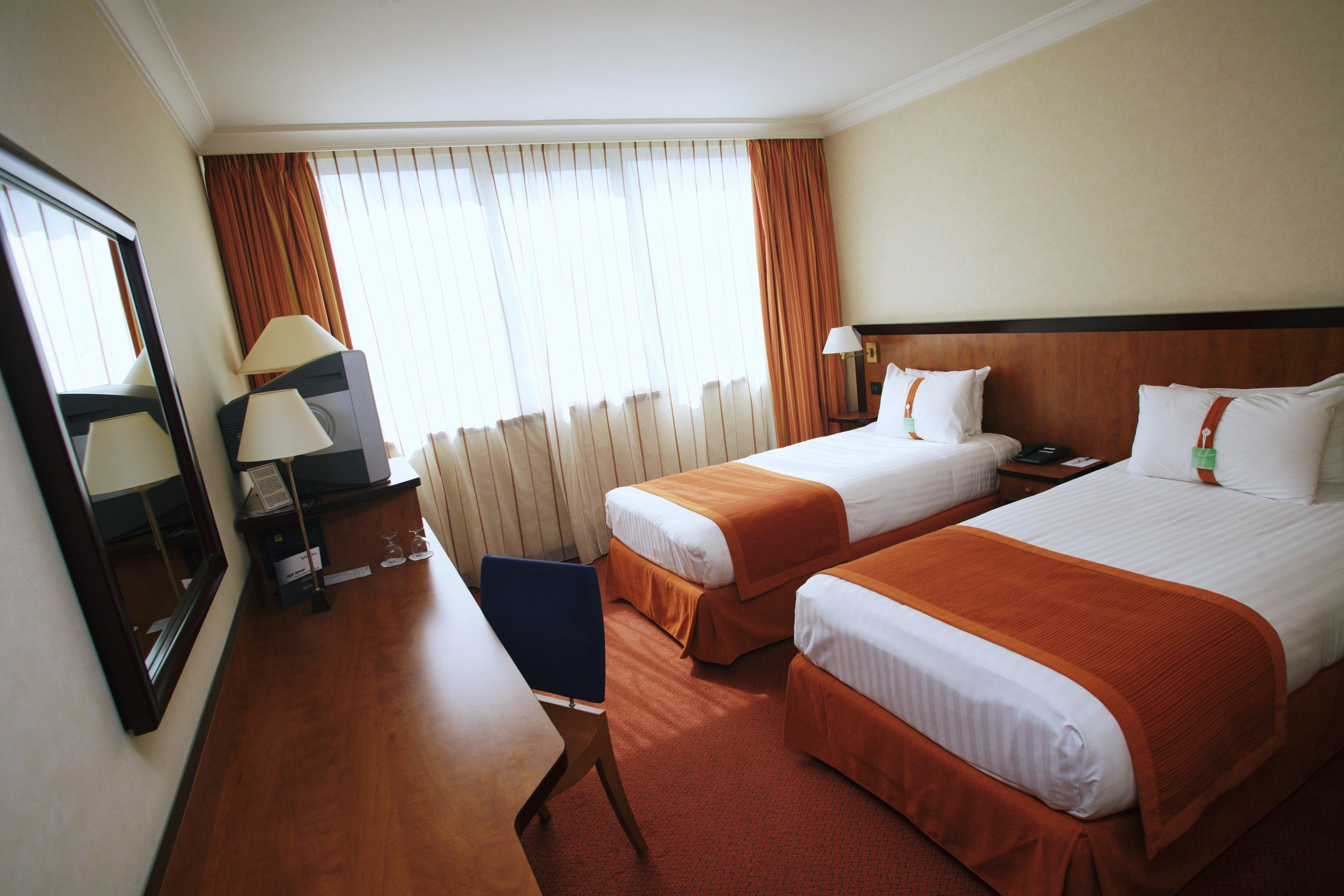 Doubletree By Hilton Paris Bougival Hotel Buitenkant foto