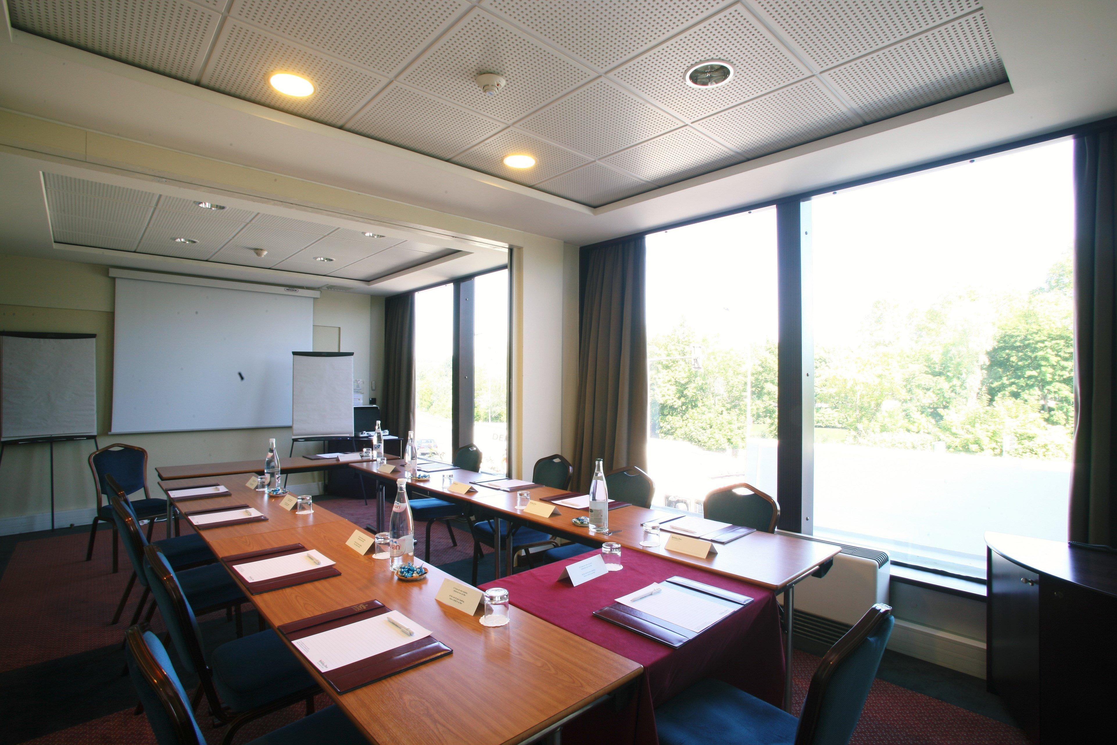 Doubletree By Hilton Paris Bougival Hotel Buitenkant foto