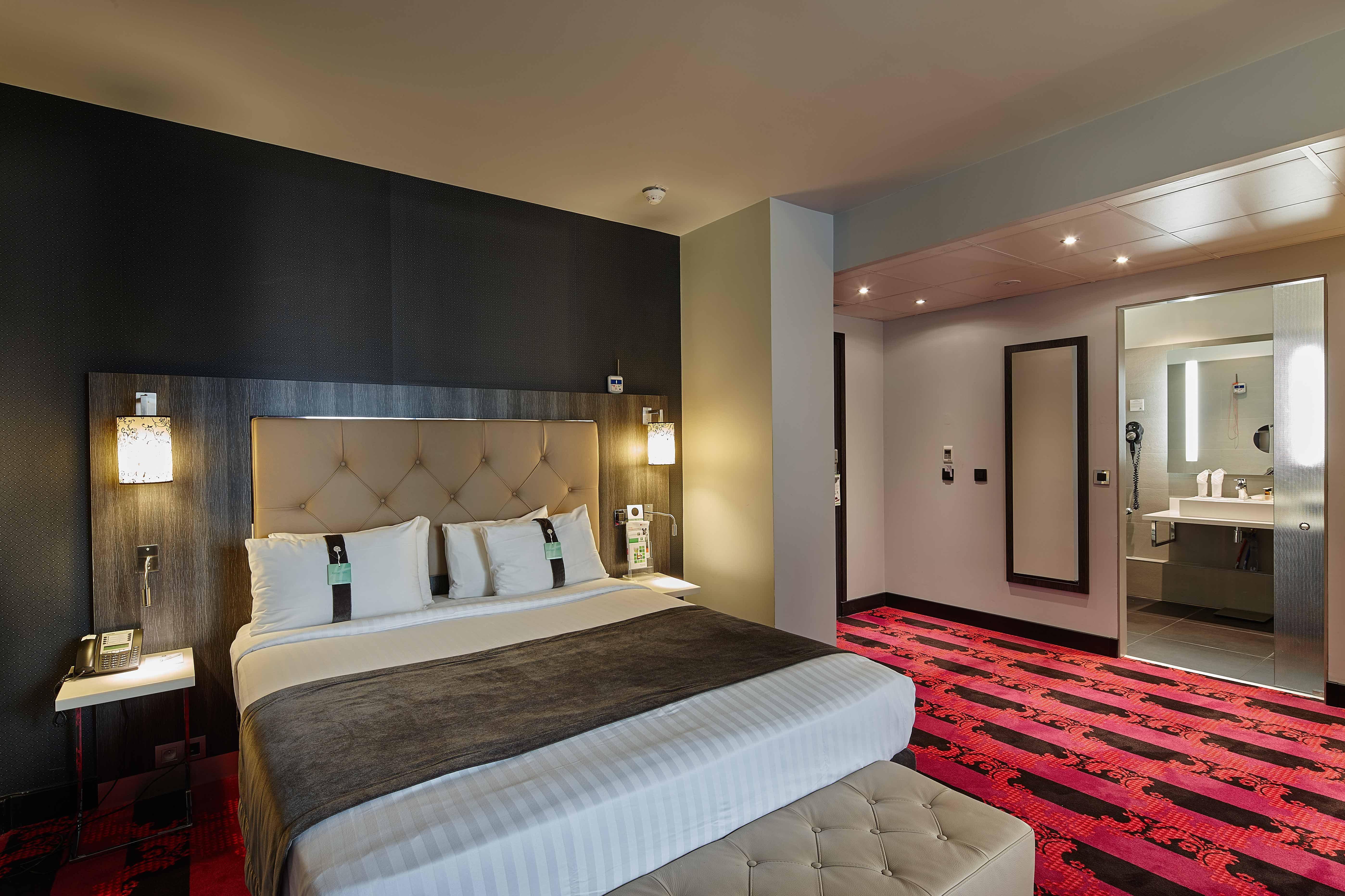 Doubletree By Hilton Paris Bougival Hotel Buitenkant foto