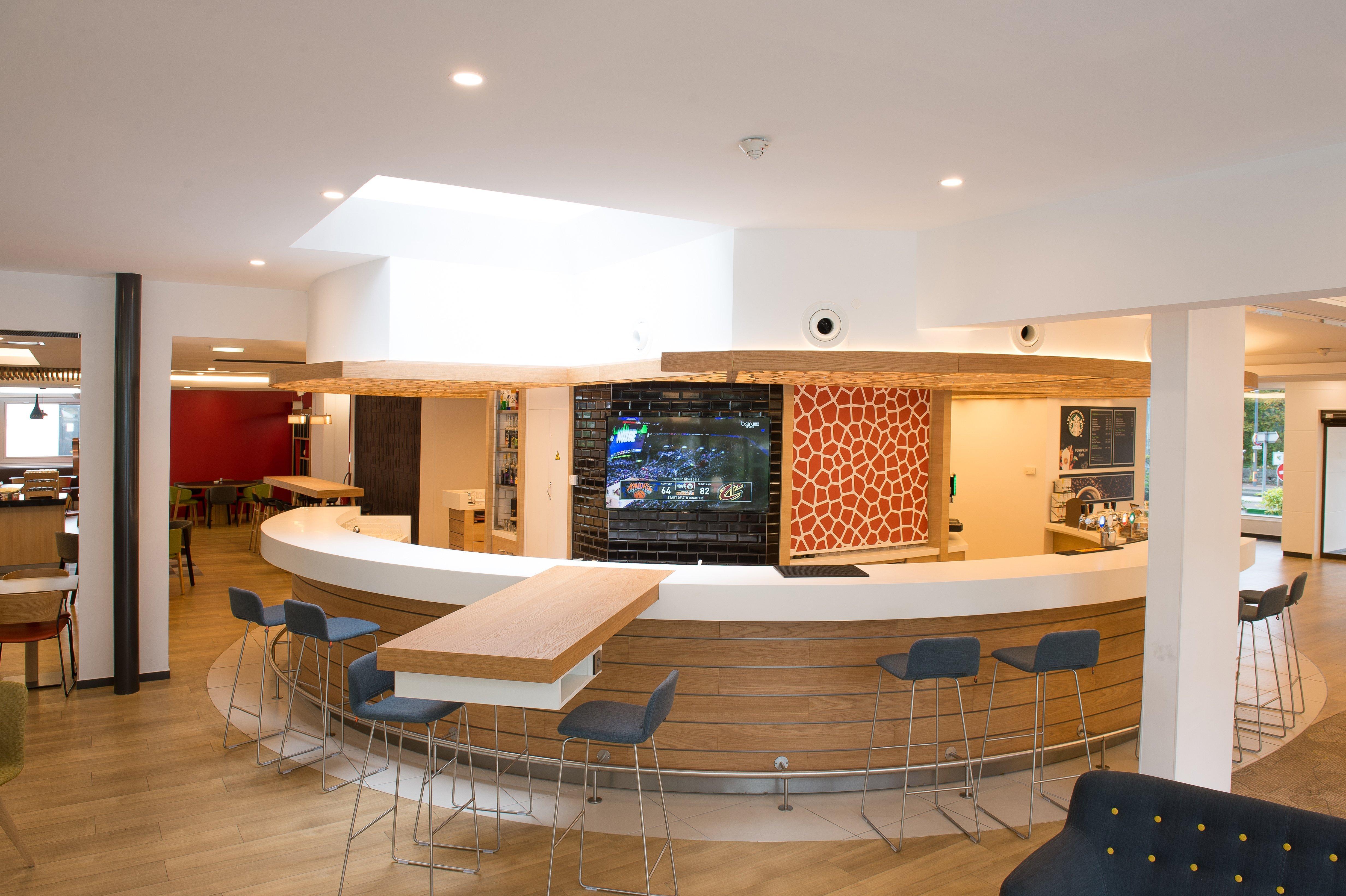 Doubletree By Hilton Paris Bougival Hotel Buitenkant foto