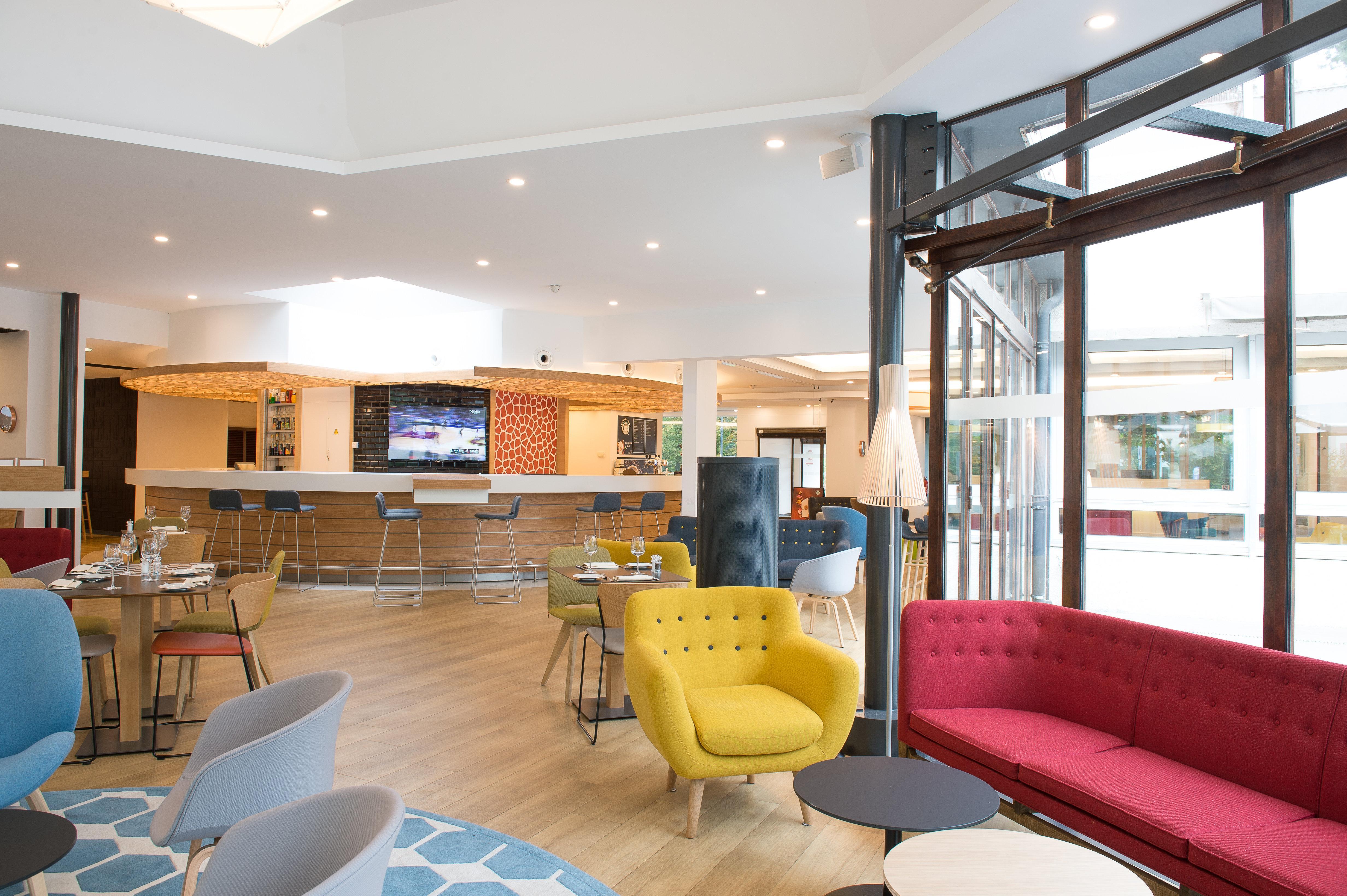 Doubletree By Hilton Paris Bougival Hotel Buitenkant foto