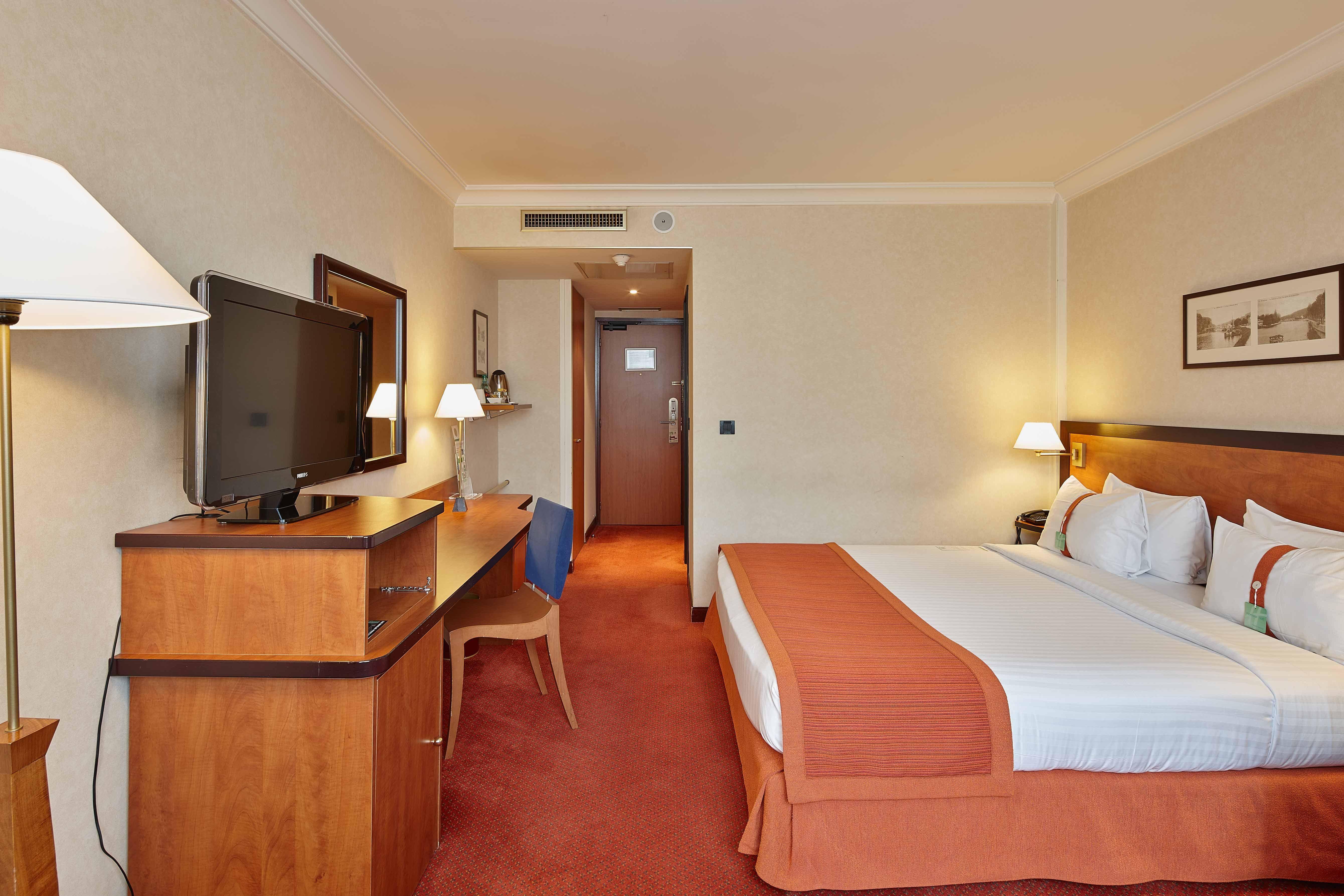 Doubletree By Hilton Paris Bougival Hotel Buitenkant foto