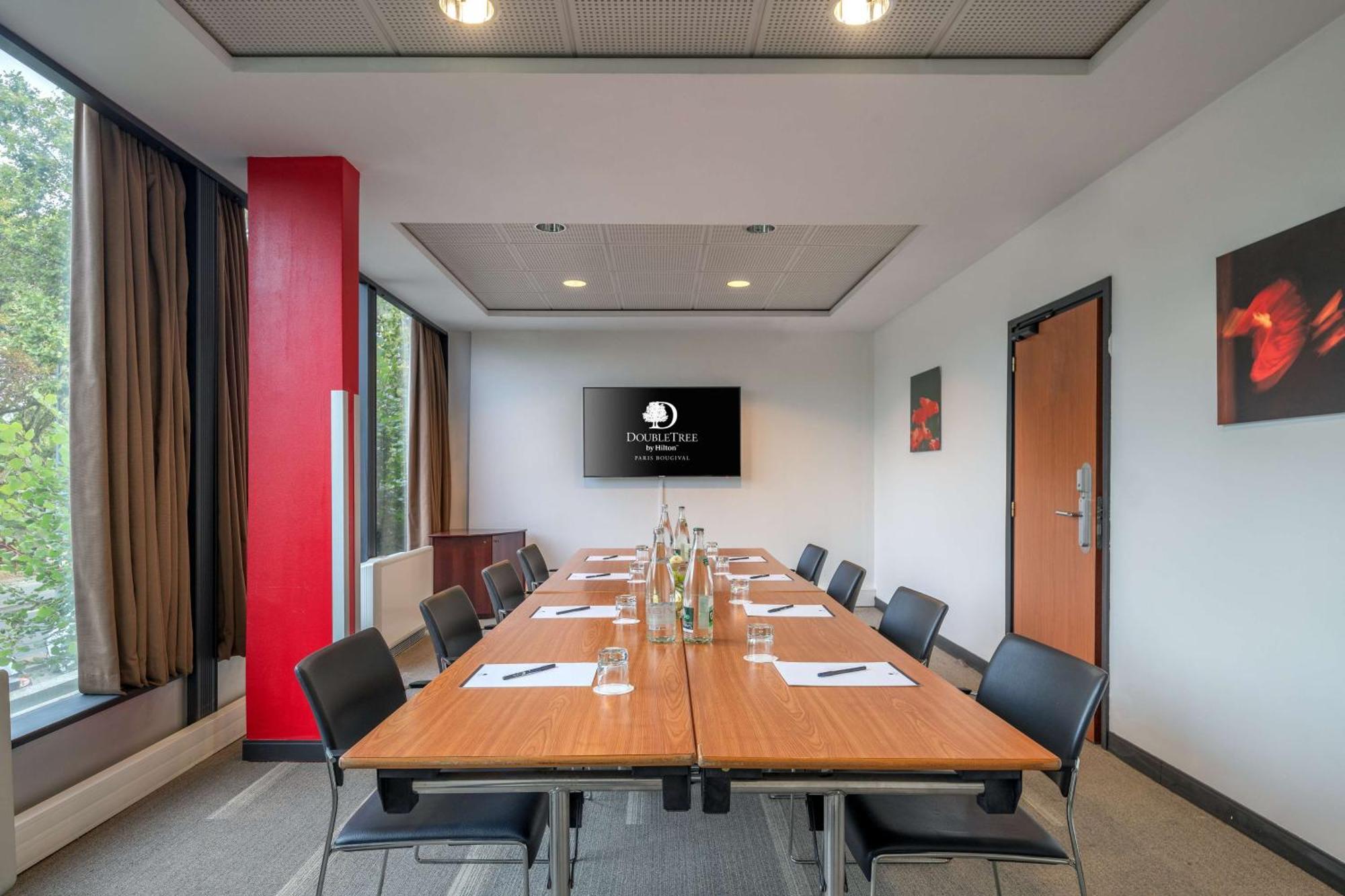 Doubletree By Hilton Paris Bougival Hotel Buitenkant foto