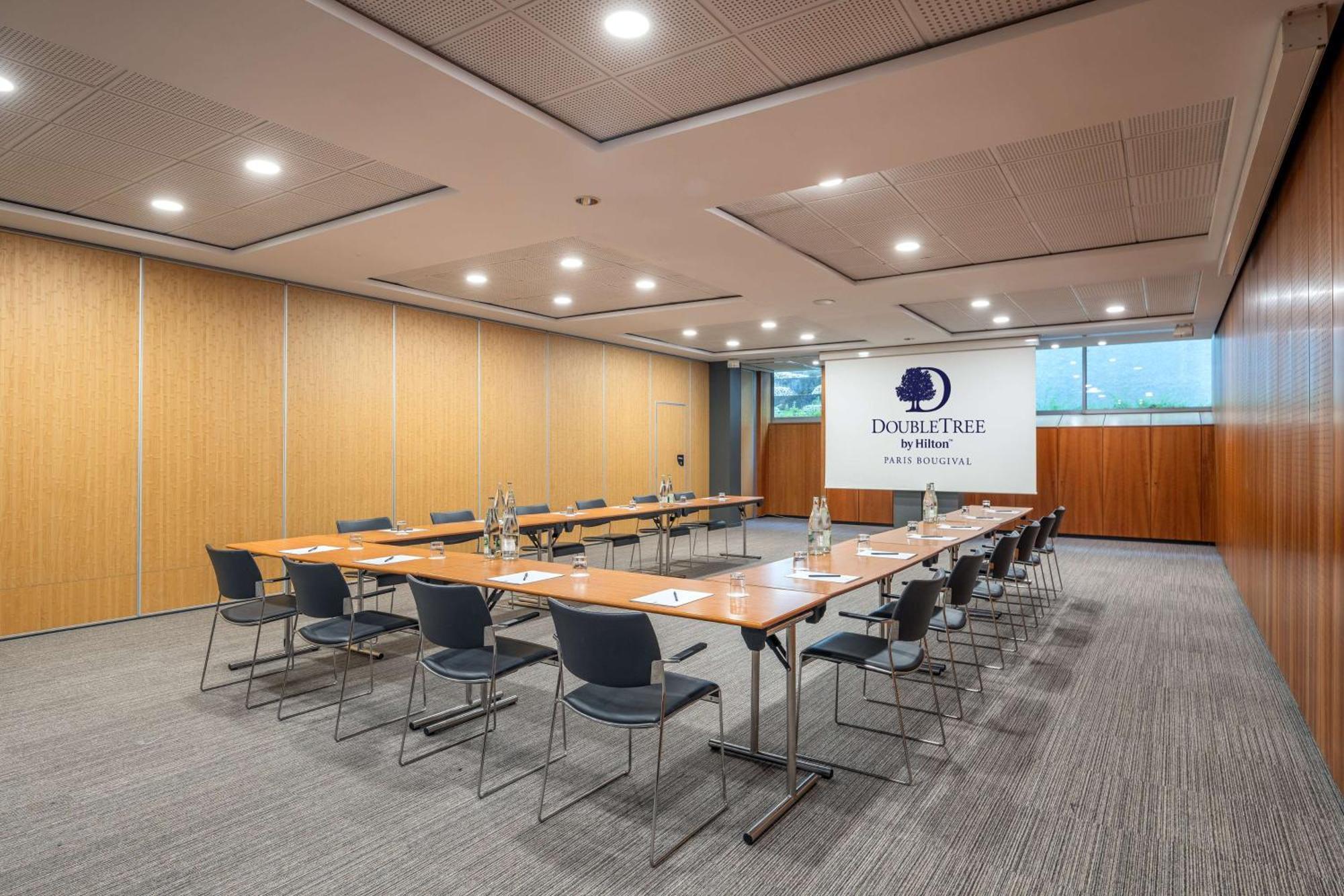 Doubletree By Hilton Paris Bougival Hotel Buitenkant foto