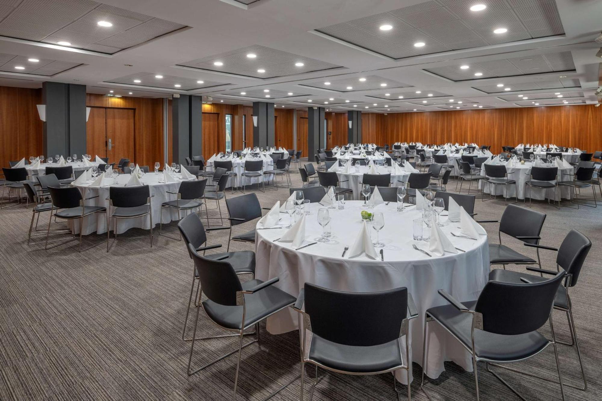 Doubletree By Hilton Paris Bougival Hotel Buitenkant foto