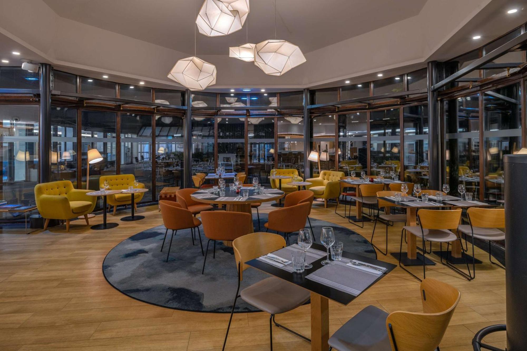 Doubletree By Hilton Paris Bougival Hotel Buitenkant foto