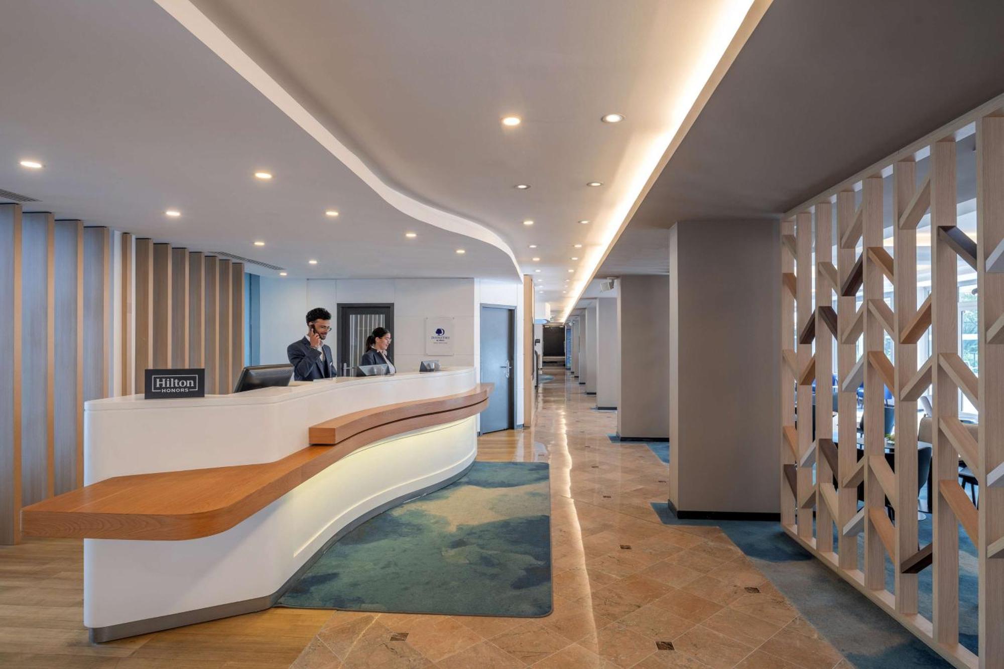 Doubletree By Hilton Paris Bougival Hotel Buitenkant foto
