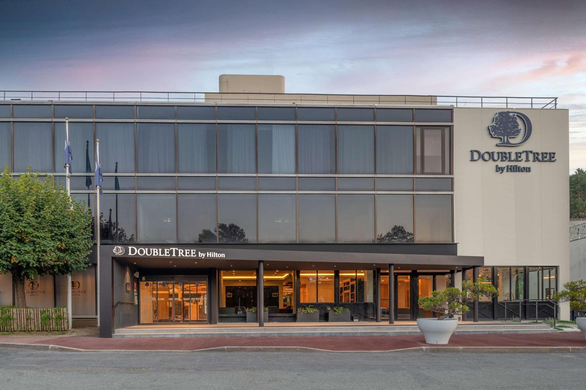 Doubletree By Hilton Paris Bougival Hotel Buitenkant foto
